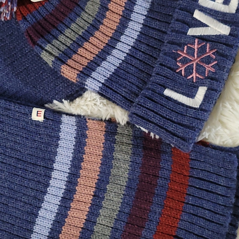 EV1 Hat and Scarf Set - Picture 3 of 4